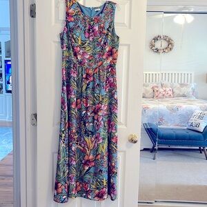 Talbots floral maxi dress. Bust 20, Waist 33, Length 56.